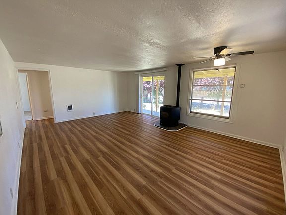 3rd image of 710 W Broccoli St