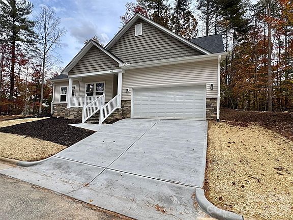 5th image of 403 Scarlett Oak Ct NE
