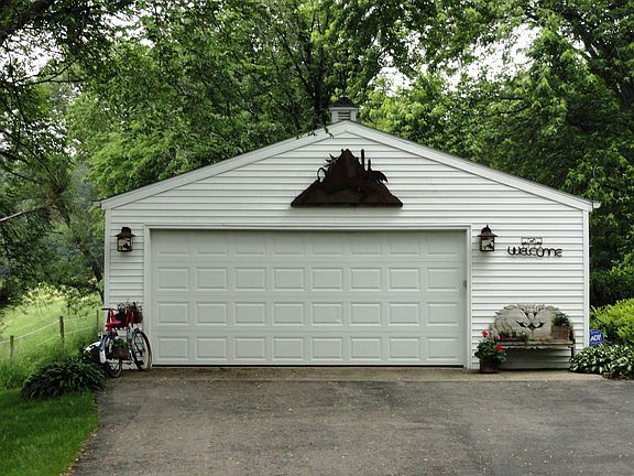 2 Car Garage w/Work Bench