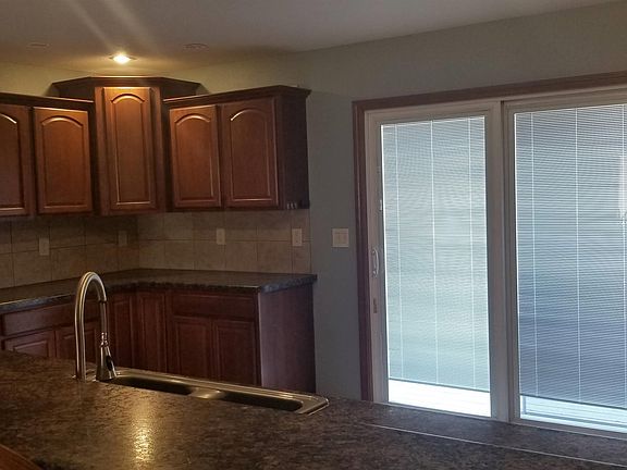 4th image of 1022 S 121st St