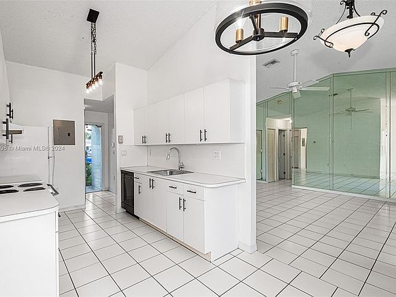 4th image of 806 NE 214th Ln APT 4