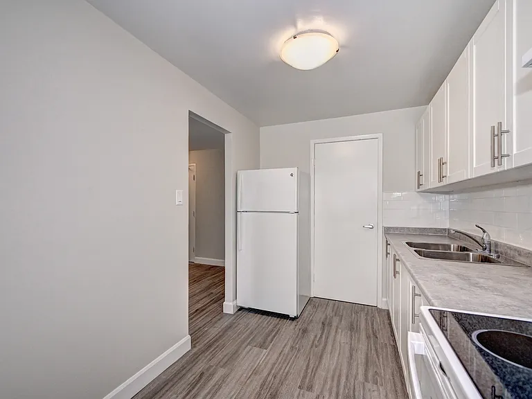 255 Belsyde Ave E — Photo 9