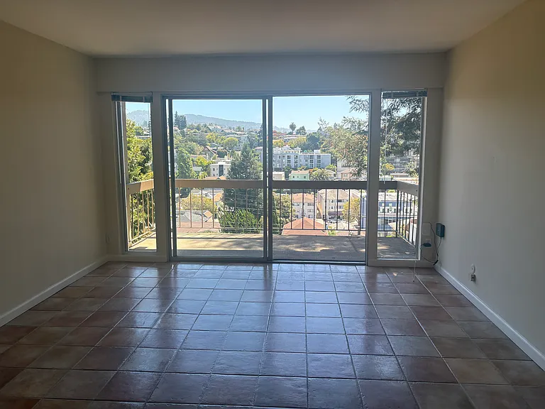 570 Mira Vista Ave #106 — Photo 4