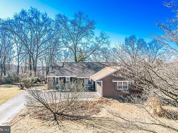 3rd image of 1422 Scenic Dr