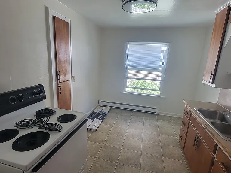 1223 Colby Ave #1223 — Photo 6