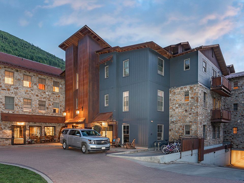 1st image of 550 Depot Ave #306