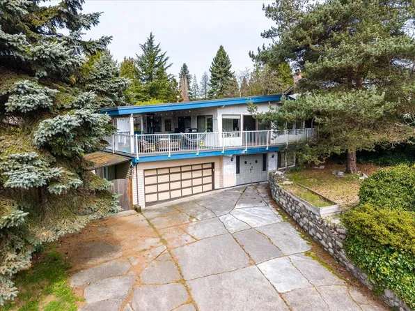 8071 Greenlake Pl, Burnaby, BC V5A 3N5