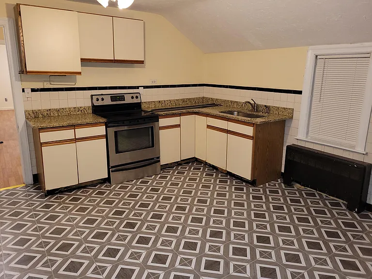 28 Swan Ave #2 — Photo 5