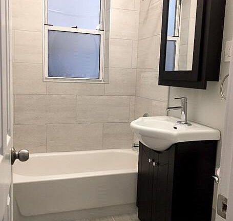 4th image of 3525 N Broadway St APT 1E