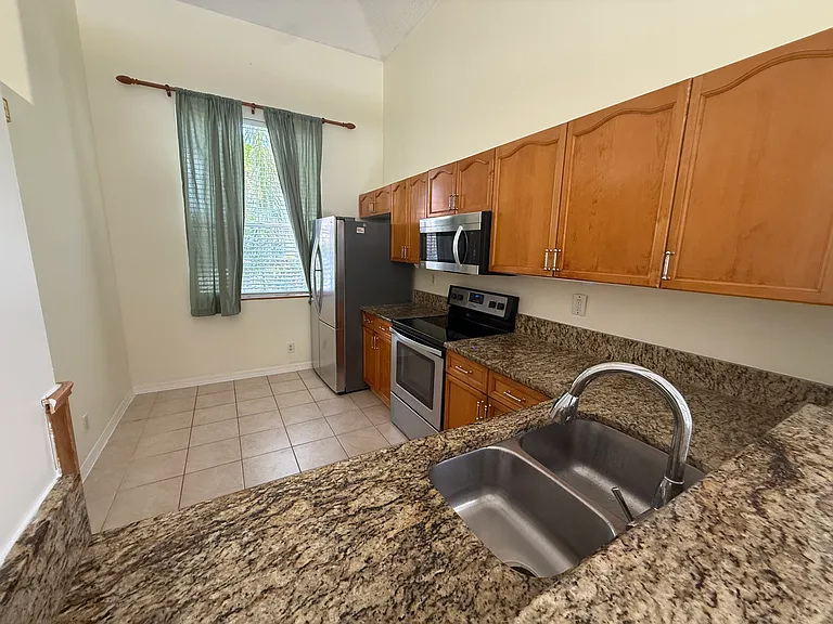 6711 Green Island Cir — Photo 12