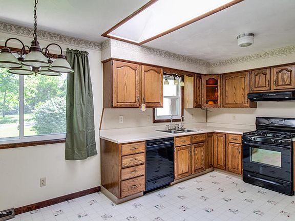 5th image of 20623 Collier Ave