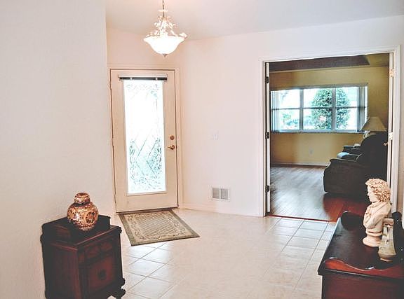 3rd image of 15 Blockhouse Ct
