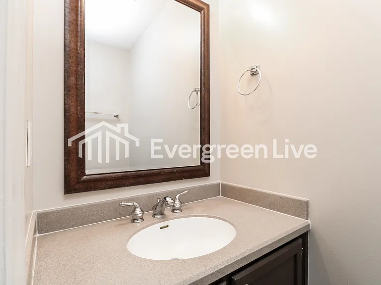 102 Devonwood Ct — Photo 5