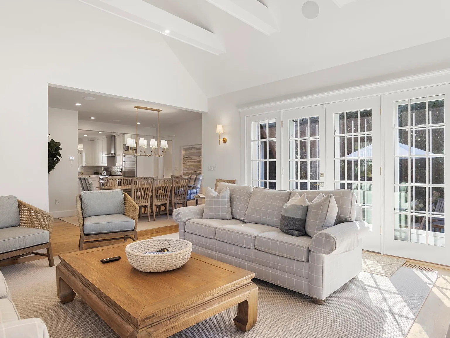 6 bed, 8.0 bath, 4017 sqft, $37,000 — Photo 4