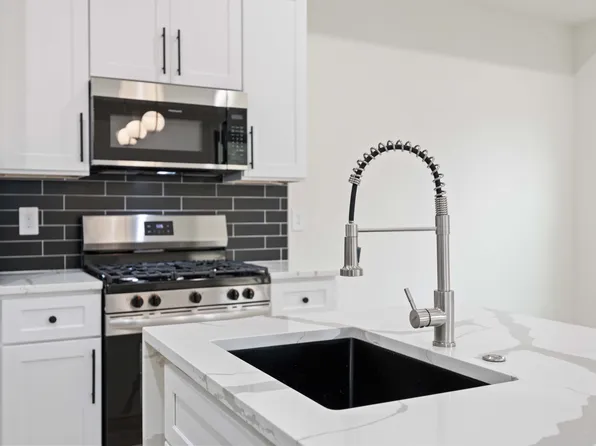 6909B Cluett St, Houston, TX 77028