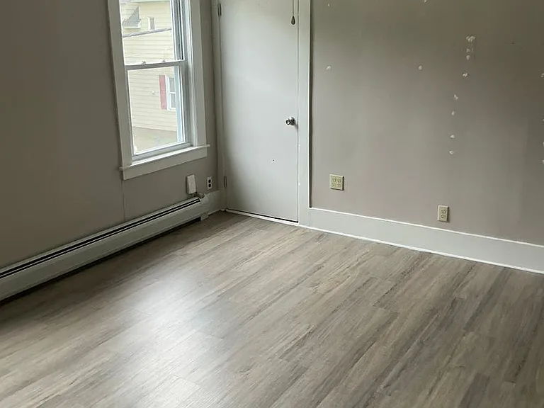 8 Veteran Ct — Photo 3