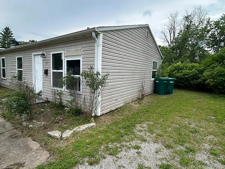 523 Saint Paul Dr — Photo 2