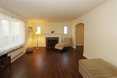 4th image of 11 Wisteria Ave