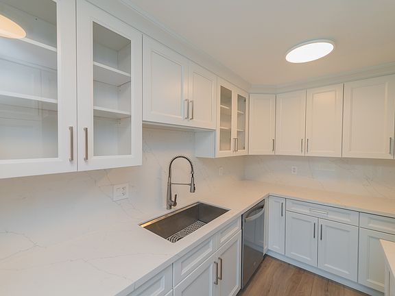 5th image of 6542 Ocean Crest Dr APT B308