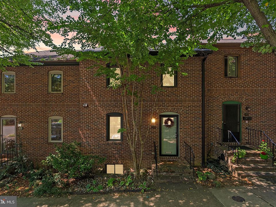 1st image of 42 City Gate Ln