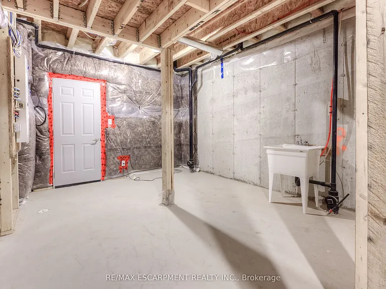 104 Settlers Rd E — Photo 42