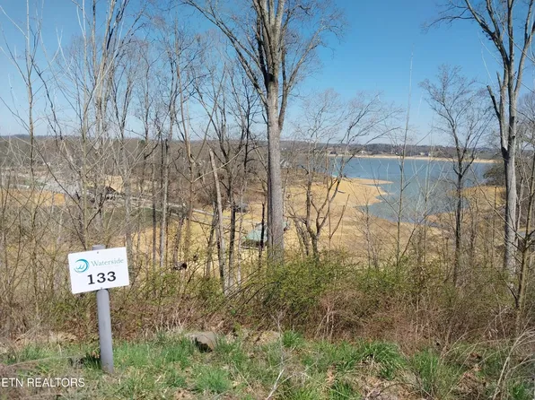 133 W Point Dr, Dandridge, TN 37725