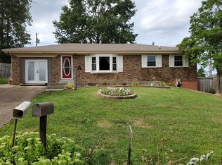 205 Village Pine Dr, New Albany, IN 47150