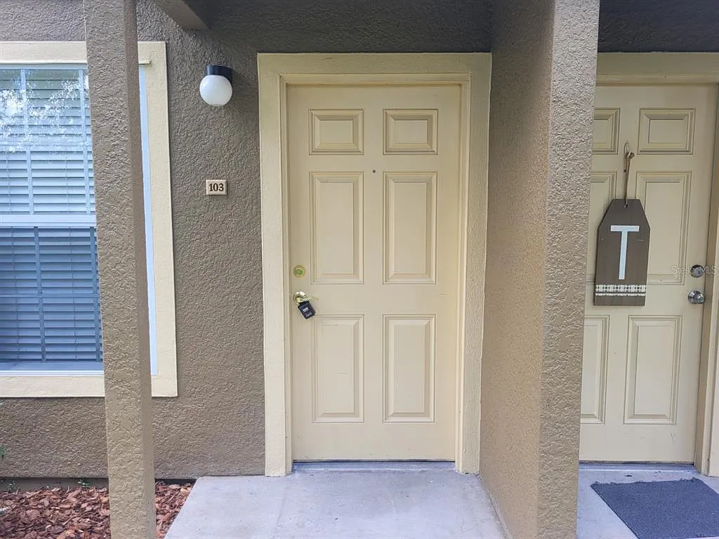 2 bed, 2.0 bath, 987 sqft, $1,400 — Photo 2