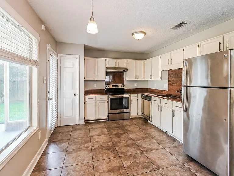 4864 Barkshire Dr — Photo 6