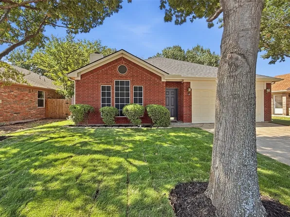 10517 Fossil Hill Dr, Fort Worth, TX 76131