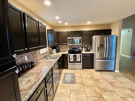 4th image of 456 Camden Cir