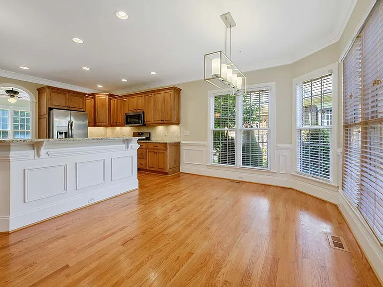 8333 Wheatstone Ln — Photo 12
