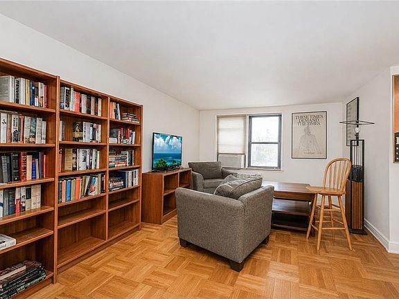 5th image of 7423 Ridge Blvd APT 1G