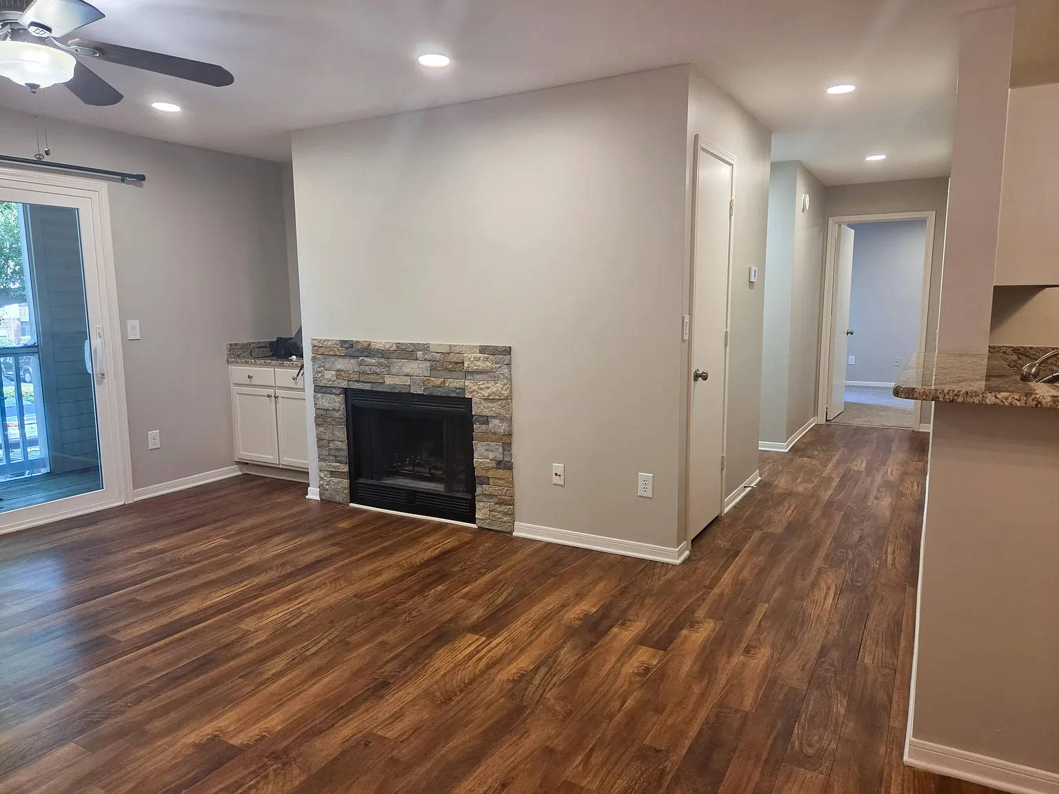2 bed, 2.0 bath, 1077 sqft, $2,250 — Photo 4