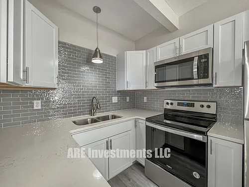949 28th St Photo 1