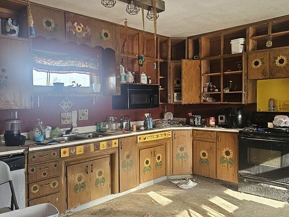 2nd image of 206 Parker St