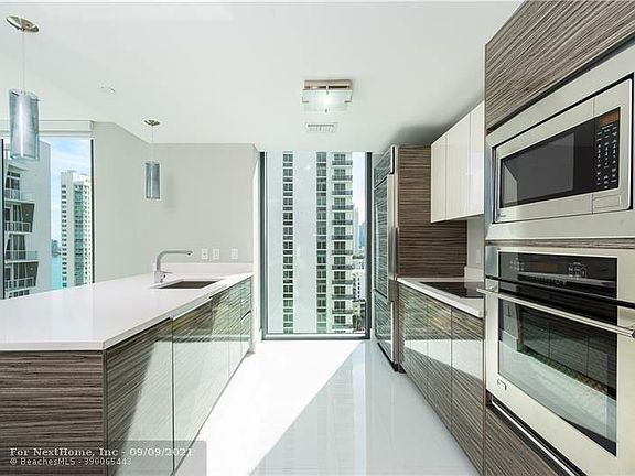 5th image of 460 NE 28th St APT 1708