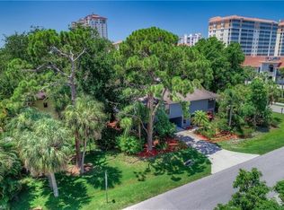 9180 Vanderbilt Dr, Naples, FL 34108