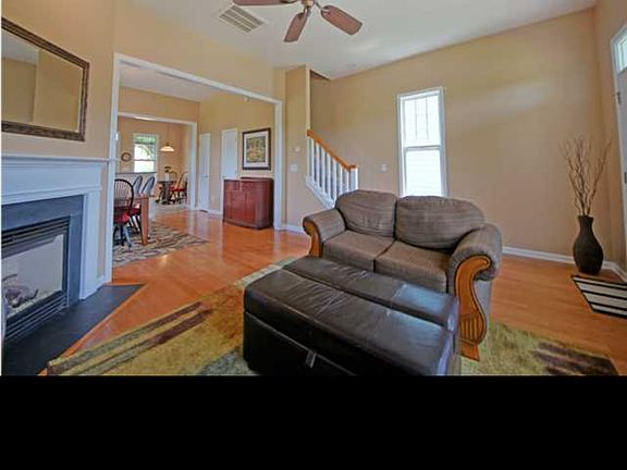 5th image of 101 Hyacinth St