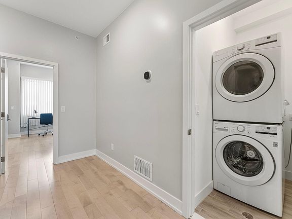 5th image of 2039 N Randolph St Room 3