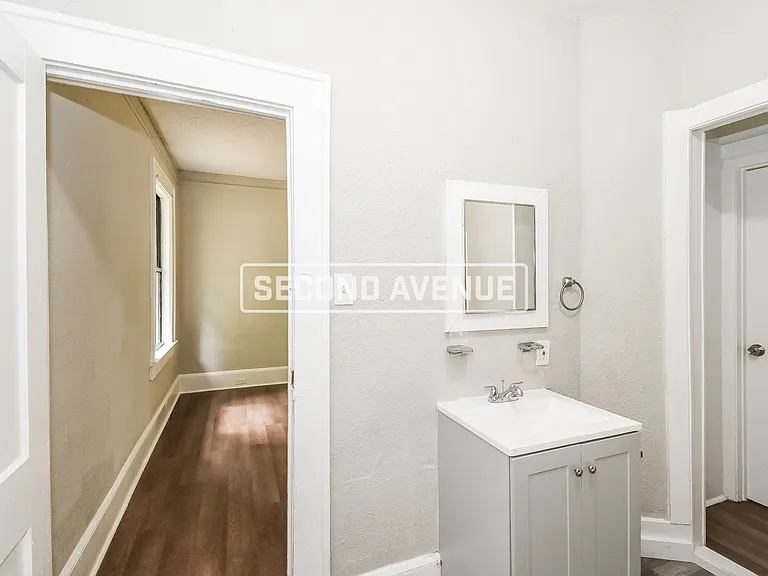 204 W 23rd St — Photo 17