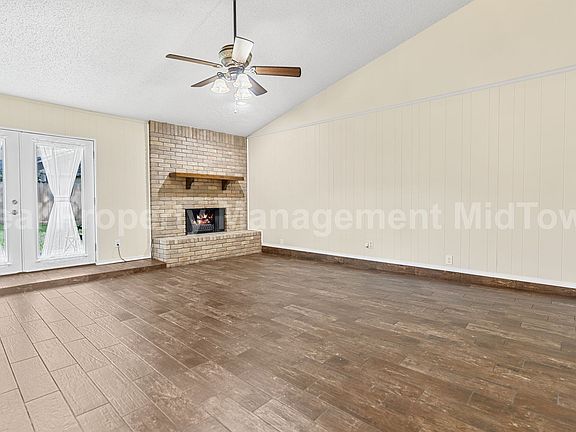 4th image of 2704 Hedgeway Dr