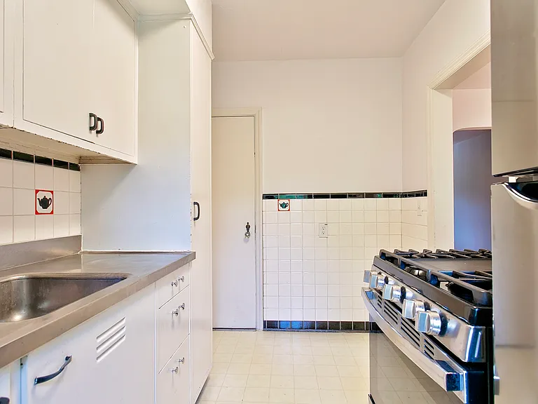 2820 Griffiths Ave #4 — Photo 8