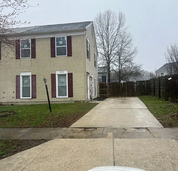 202 Jennifer Dr — Photo 1