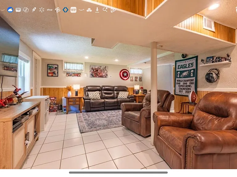 2705 E Grove St — Photo 10