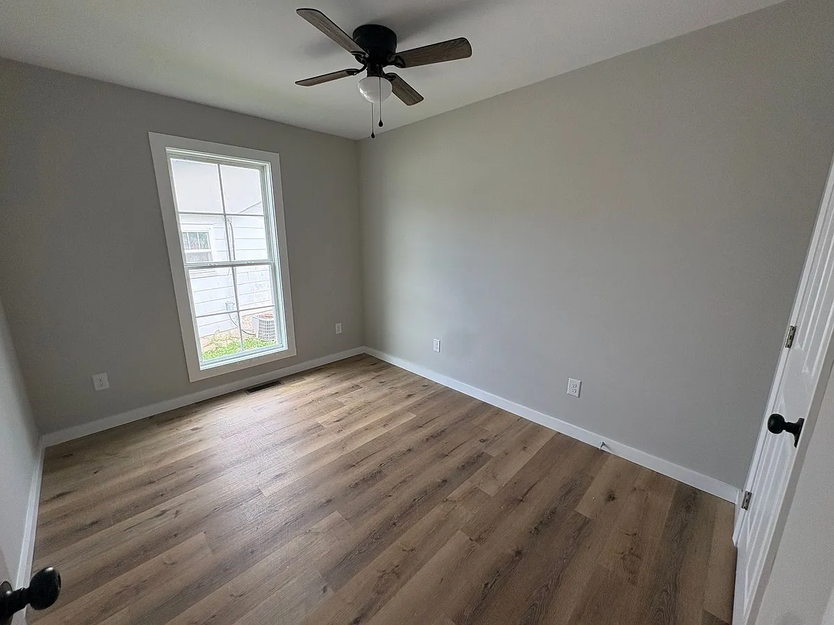 Building Photo - 1530 Kenton St