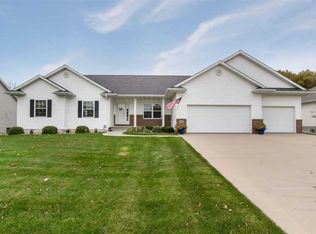 315 Landau St, Robins, IA 52328