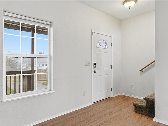 4th image of 176 Nehalem Loop