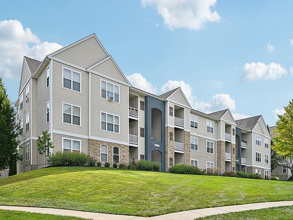 2nd image of 100 Cobblestone Dr #1602