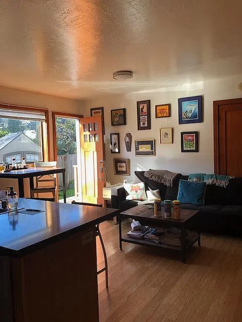 2 bed, 950 sqft, $3,500 — Photo 2